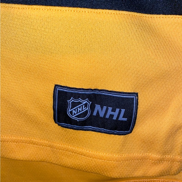 NWT- Official NHL ‘Boston Bruins’ #88 David Pastrnak Replica Jersey - Picture 4 of 15